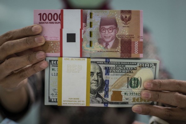 Dolar AS Melemah, Rupiah Menguat ke Rp15.839 per USD