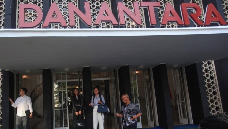Segudang Tugas Danantara di UU BUMN