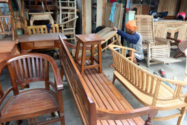 Perang Dagang Memanas, RI Siap Ambil Alih Pangsa Pasar Furnitur China di AS?